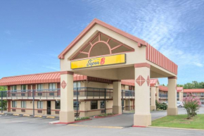 Super 8 by Wyndham Tulsa